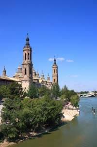 Zaragoza Basilica de Nuestra Señora del Pilar and the River Ebro